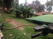 Esgotamento de caixa de gordura em chácara no Jardim Guanabara