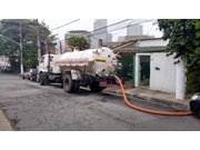 Desentupimento com caminhão na Vila Pedro Moreira